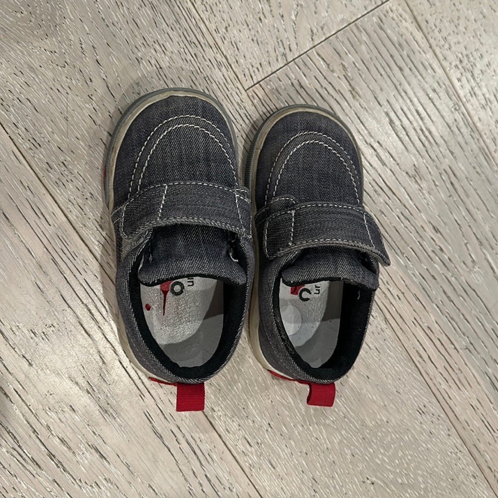 euc size 7 see kai run wyatt grey denim shoes